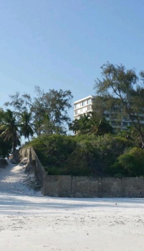 BEACH FRONT 2 BEDROOM APARTMENT NYALI